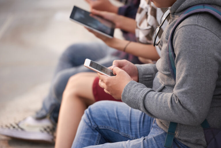 ¿Funcionará la prohibición de los móviles en los institutos españoles?